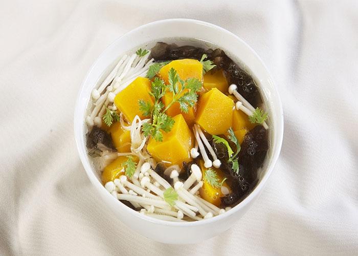 Tiệc chay ngày rằm thanh đạm với các món canh thơm mát