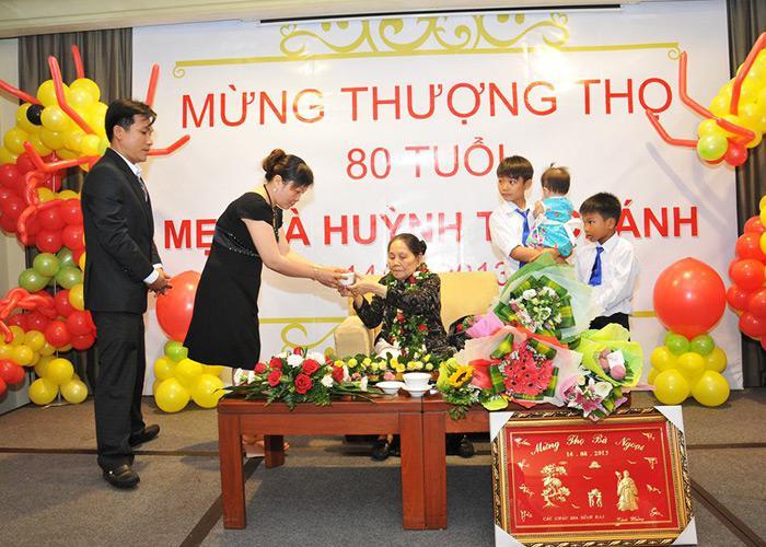Buổi tiệc mừng thọ ý nghĩa - Tỏ bày lòng hiếu thảo đến đấng sinh thành