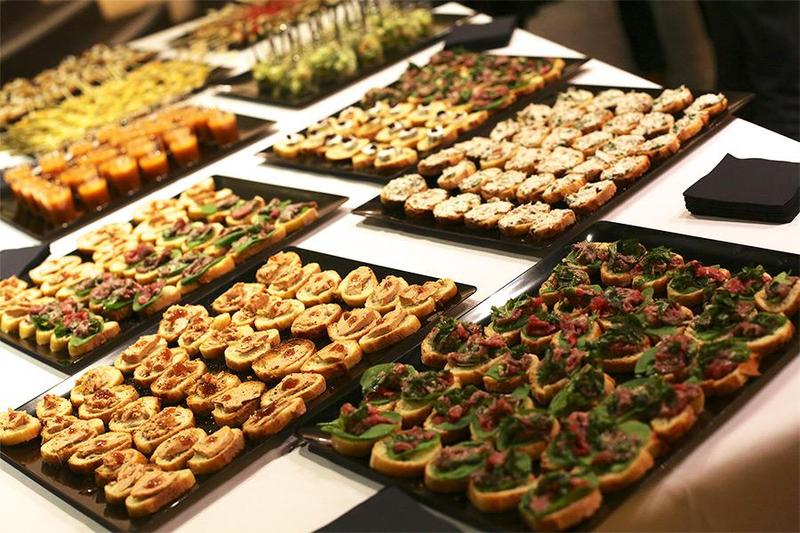 Dịch vụ nấu tiệc tại nhà Hai Thụy Catering có nhận làm tiệc buffet không?